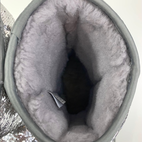 UGG CLASSIC SHORT COSMOS SEQUIN BOOT 6 - Picture 9 of 16